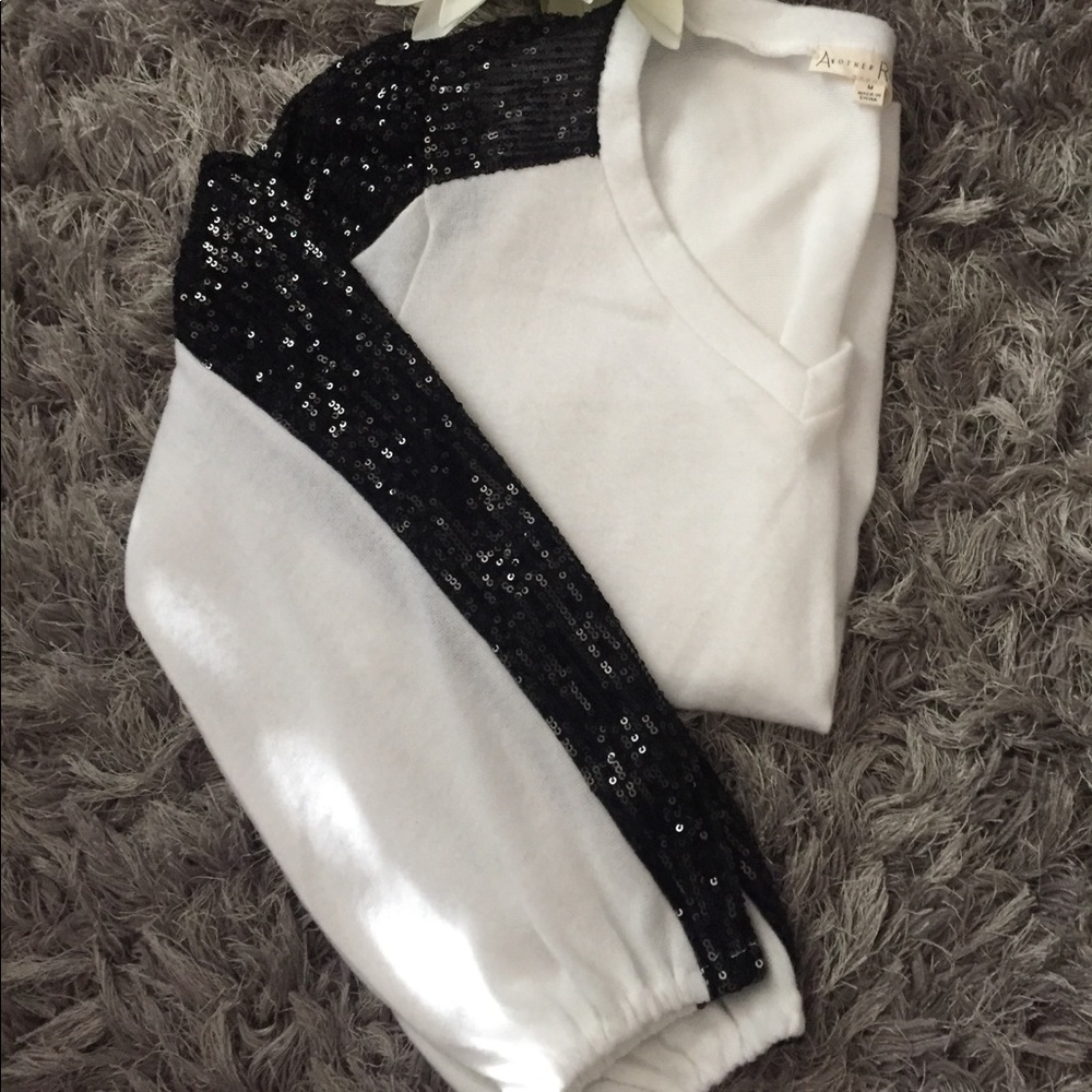 LS beautiful top💕 - Picture 4 of 16